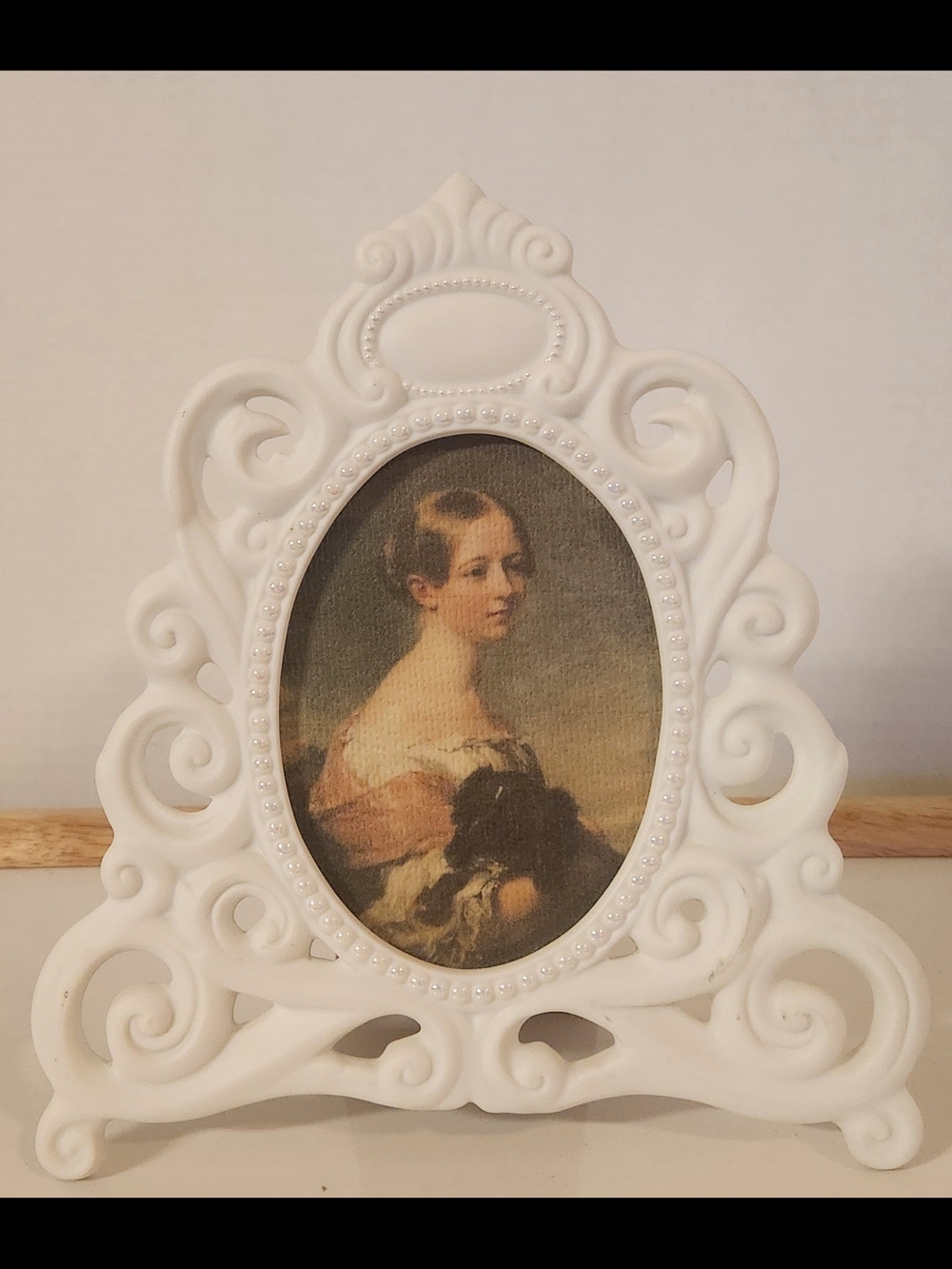 Vintage Elegance by Amscan White Princess Desk Frame Ornate Baroque 3.5x5 Photo